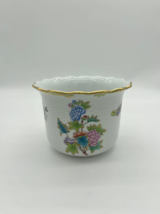 Queen Victoria Grand Cachepot