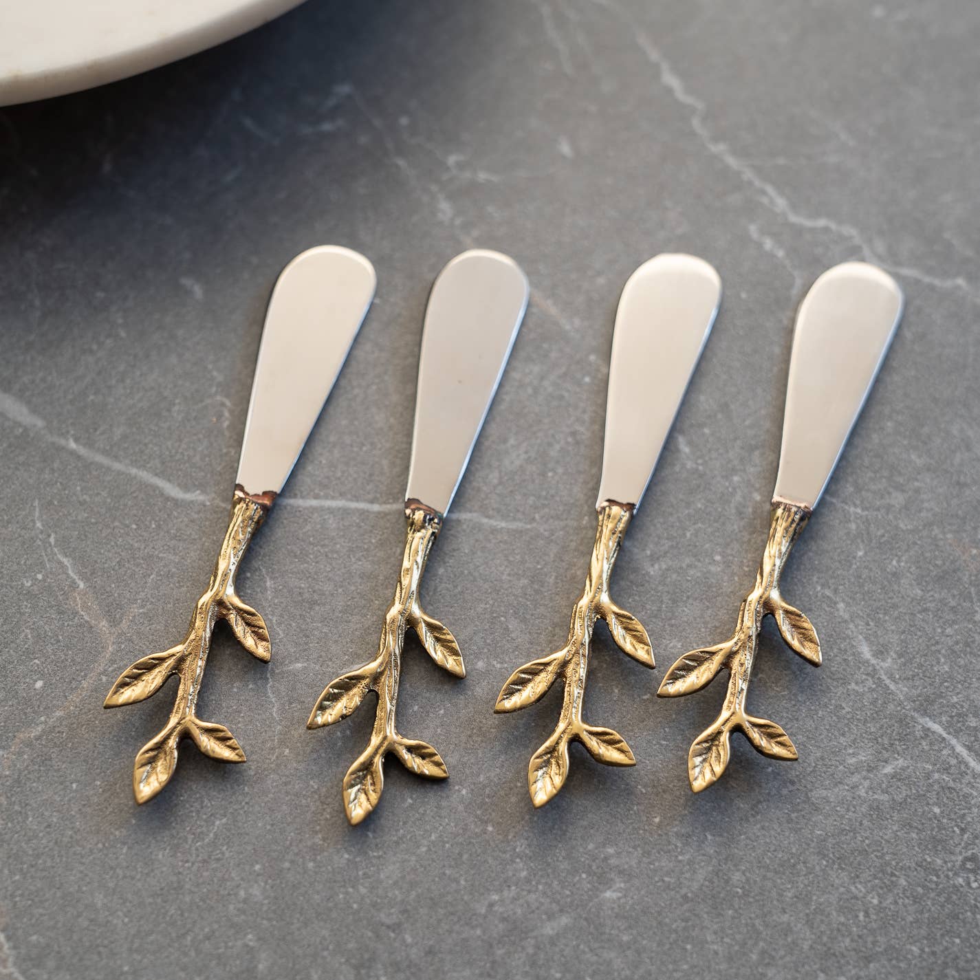 S.S. & Gold Leaf Bud Handle Spreader