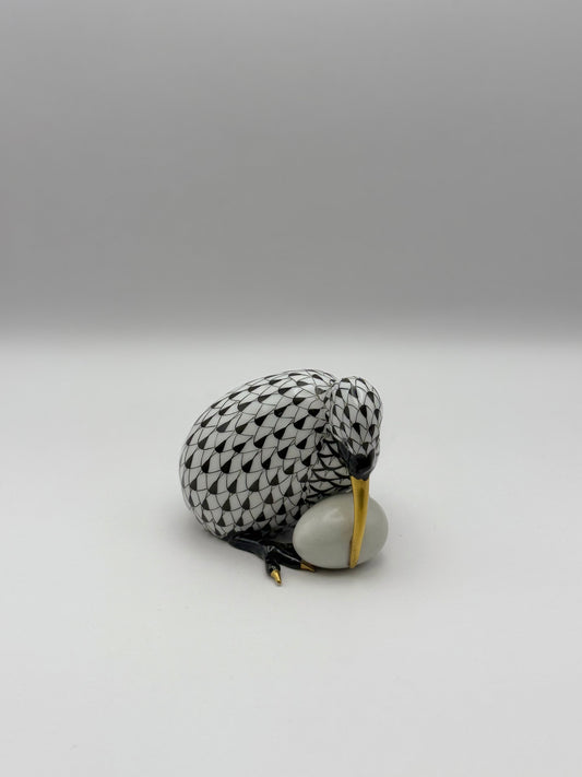 Kiwi w/Egg Black