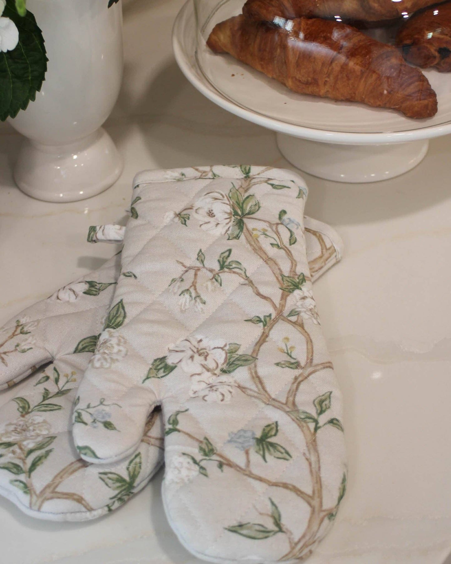 Camellia Neutral Floral Cotton Oven Mitt Set