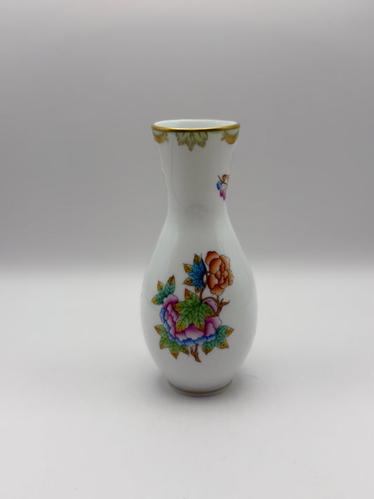 Queen Victoria 6” Vase
