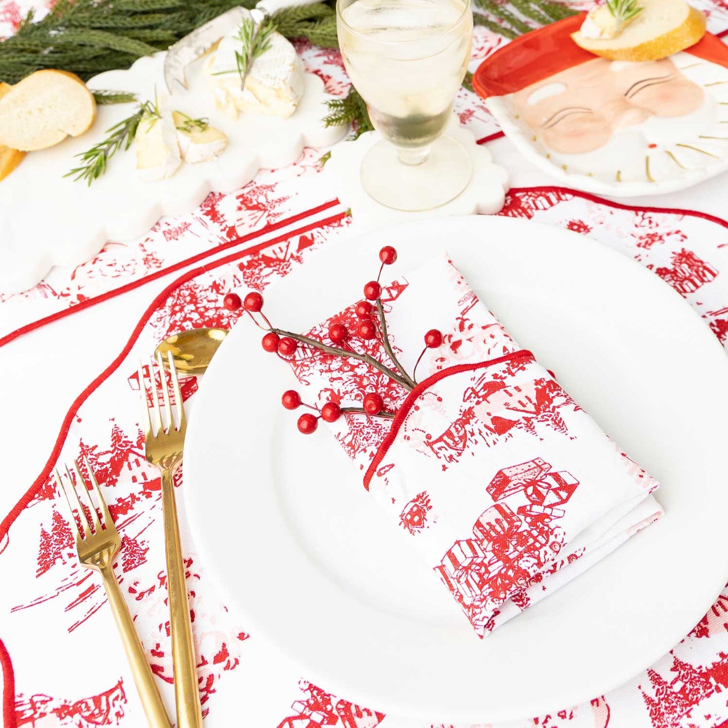 Santa Toile Scalloped Dinner Napkin, S/4