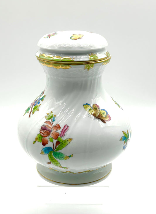 Queen Victoria Small Urn