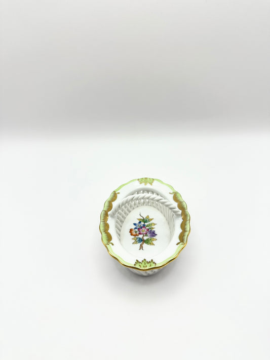 Reticulated Oval Basket w/ Handle Queen Victoria