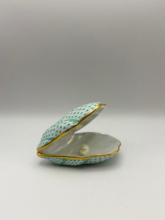 Oyster w/ Pearl Green