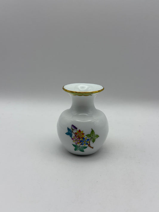 Miniature Vase Queen Victoria