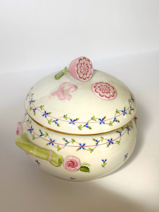 Blue Garland Covered Dish