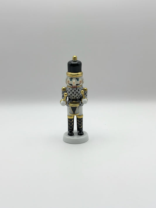 Nutcracker w/ Drum Black