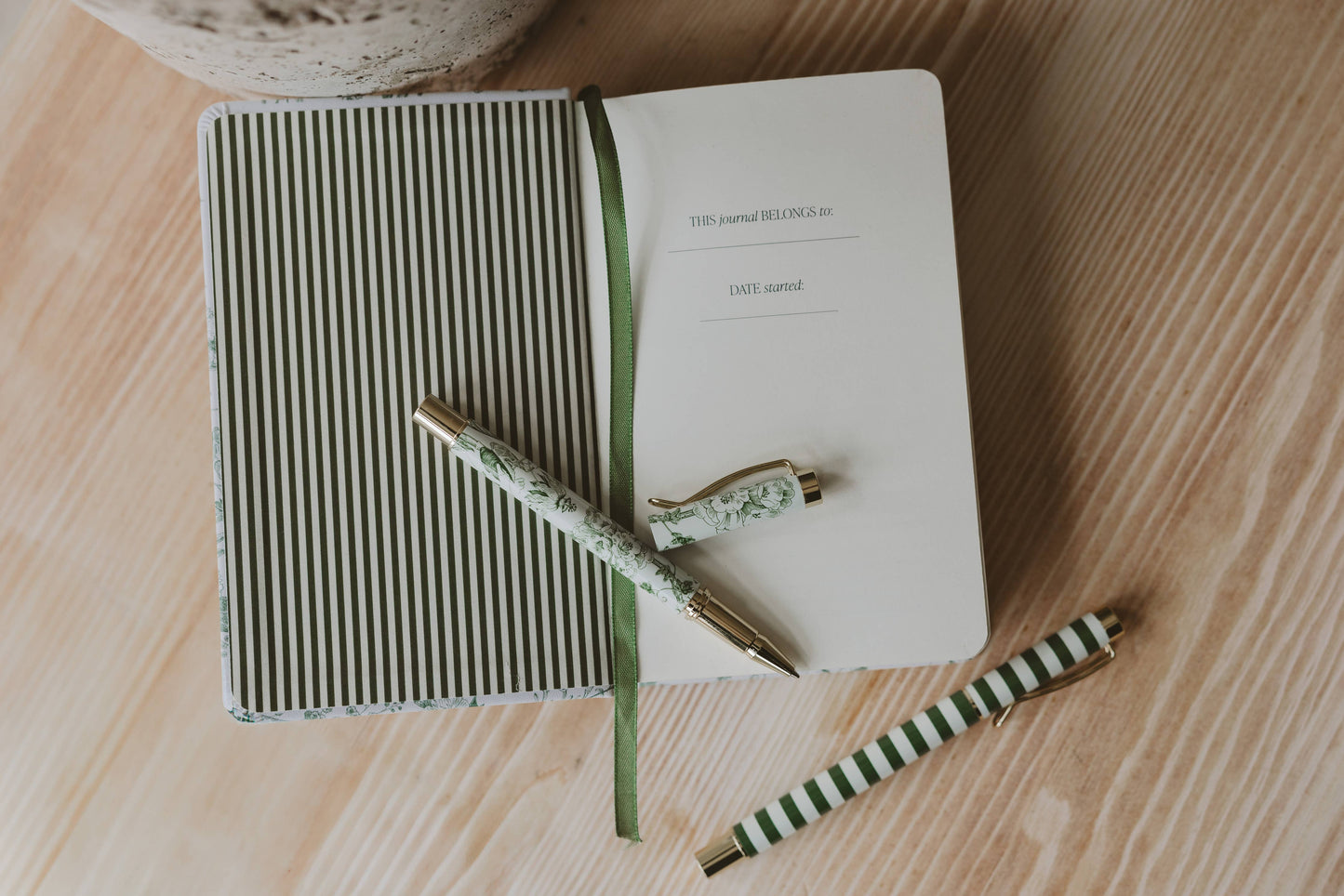 Mom's One Line A Day Journal: Green