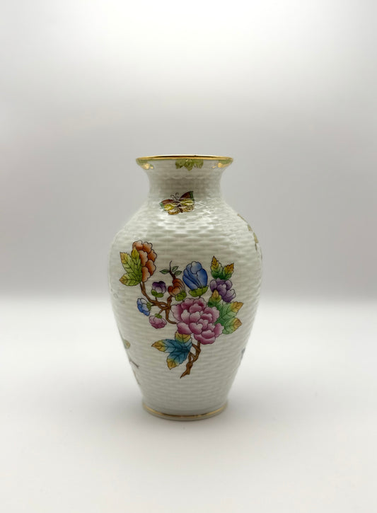 Queen Victoria 6” Basketweave Urn Vase
