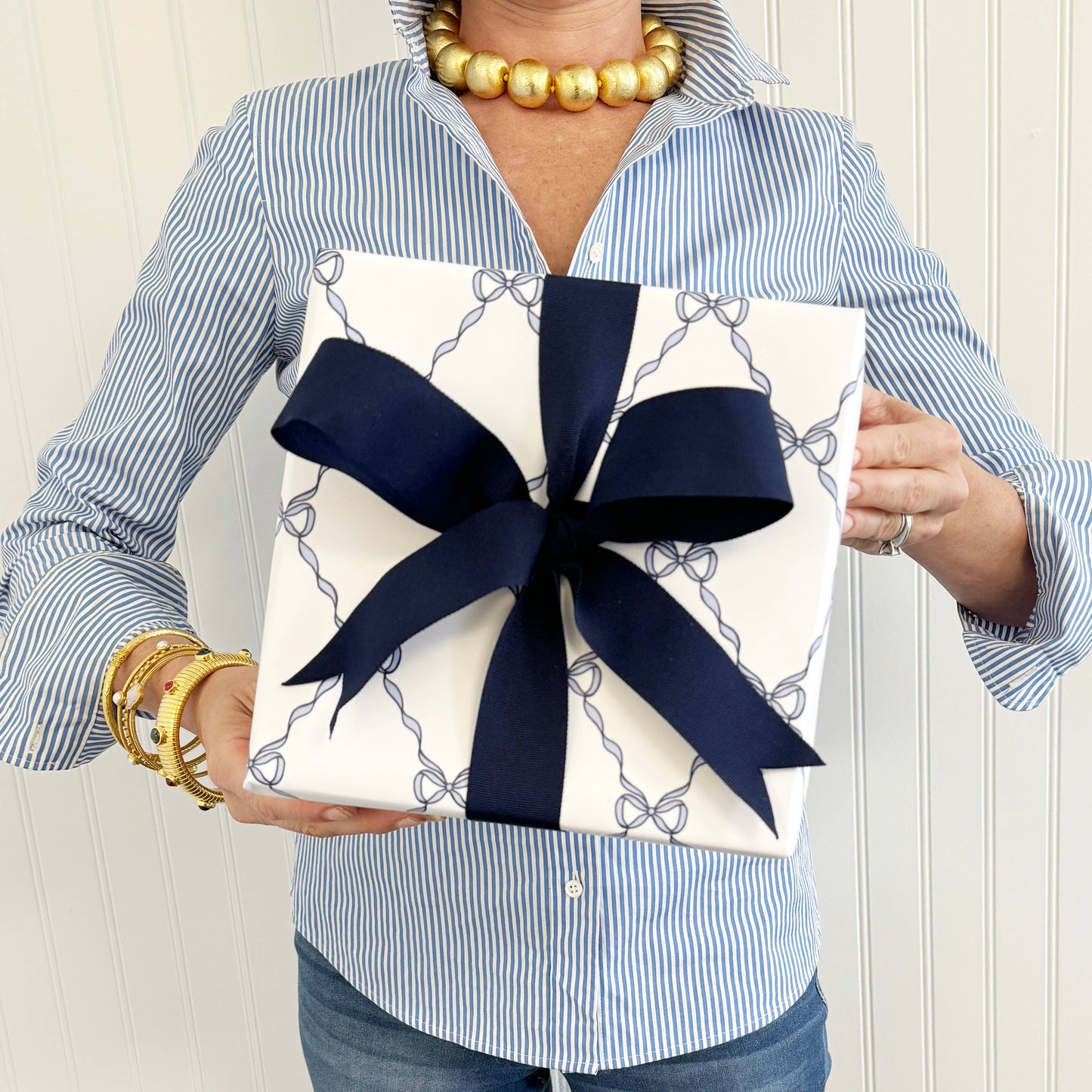 Continuous Roll Gift Wrap | Blue Bow Scallop