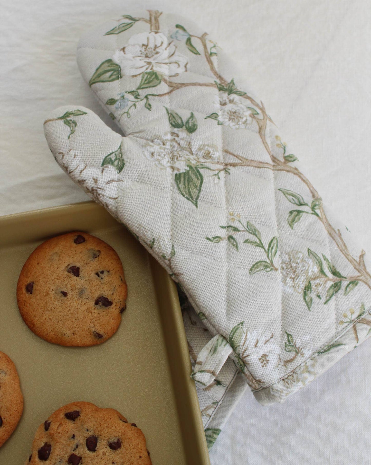 Camellia Neutral Floral Cotton Oven Mitt Set