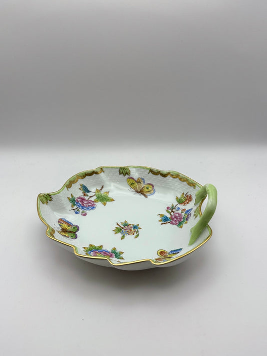Medium Leaf Dish w Handle Queen Victoria