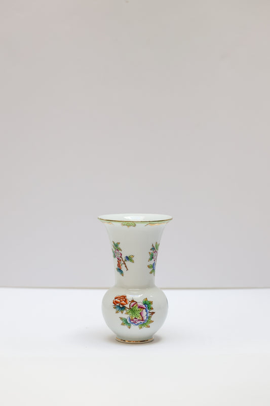 7.5" Vase Queen Victoria