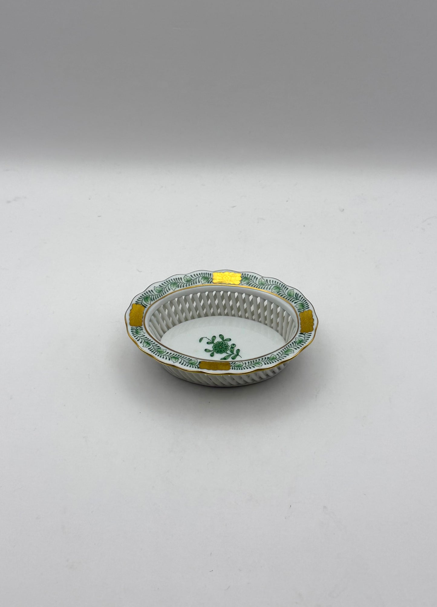 Scalloped Reticulated Oval Bowl Chinese Bouquet Green
