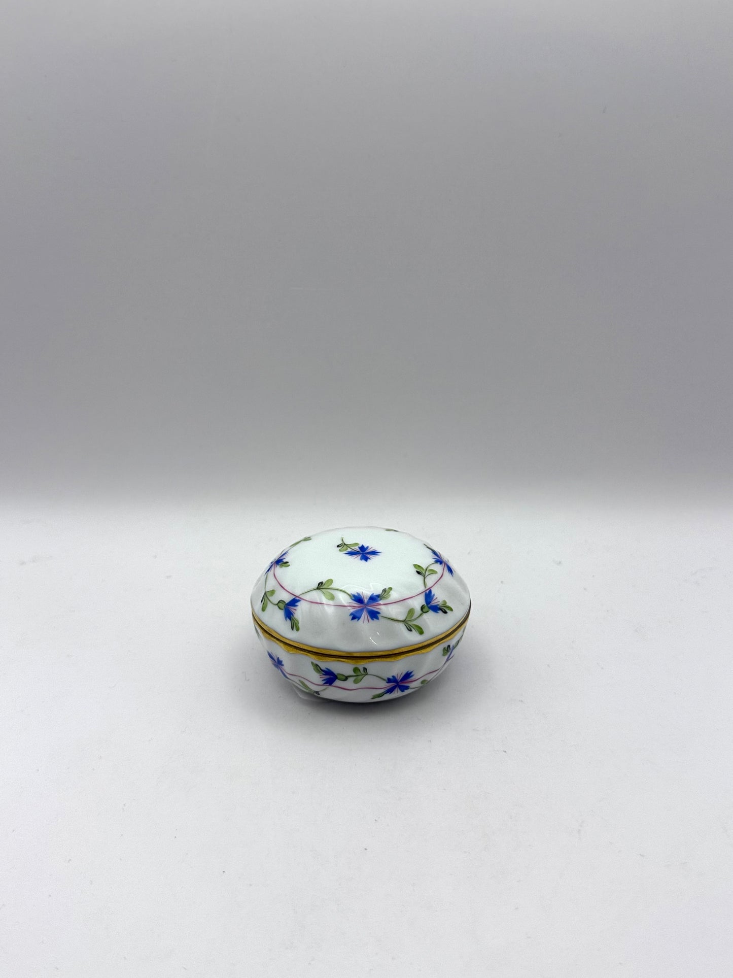 Round Box Blue Garland