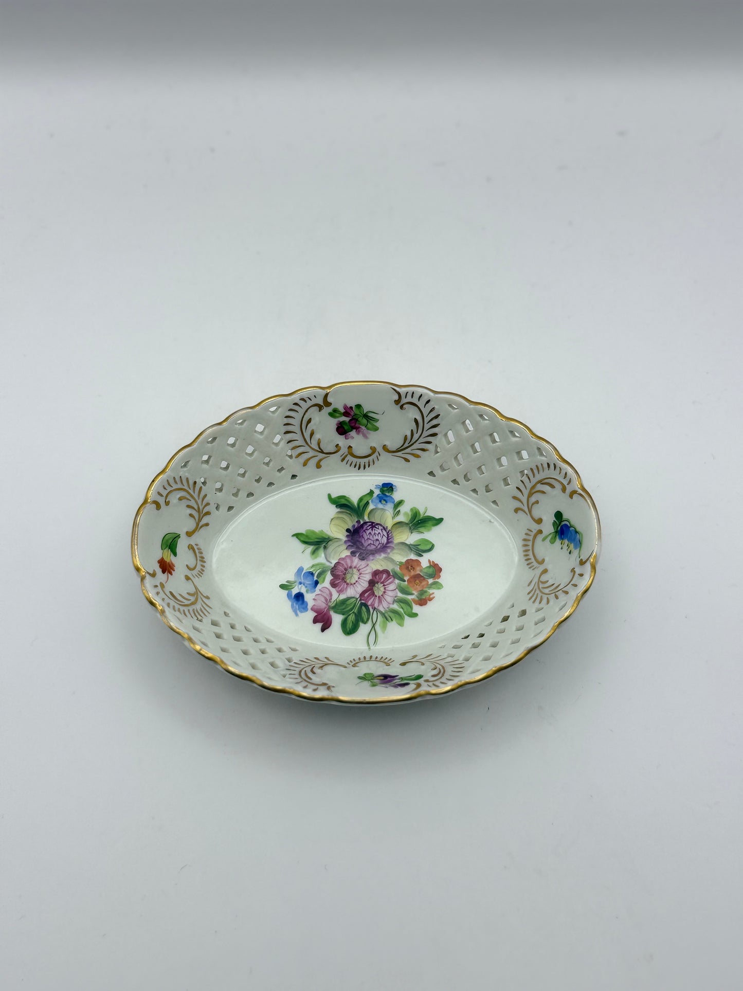 5" Reticulated "Printemps" Oval Dish