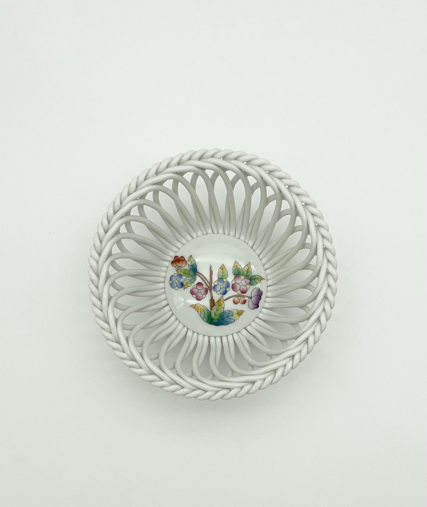 Open Weave Bowl 5” Queen Victoria
