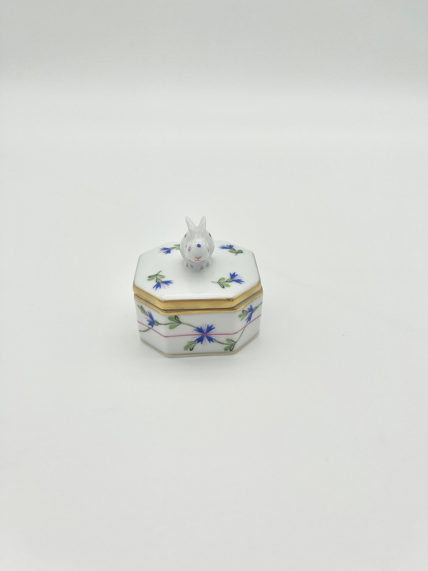 Box w/ Bunny Blue Garland