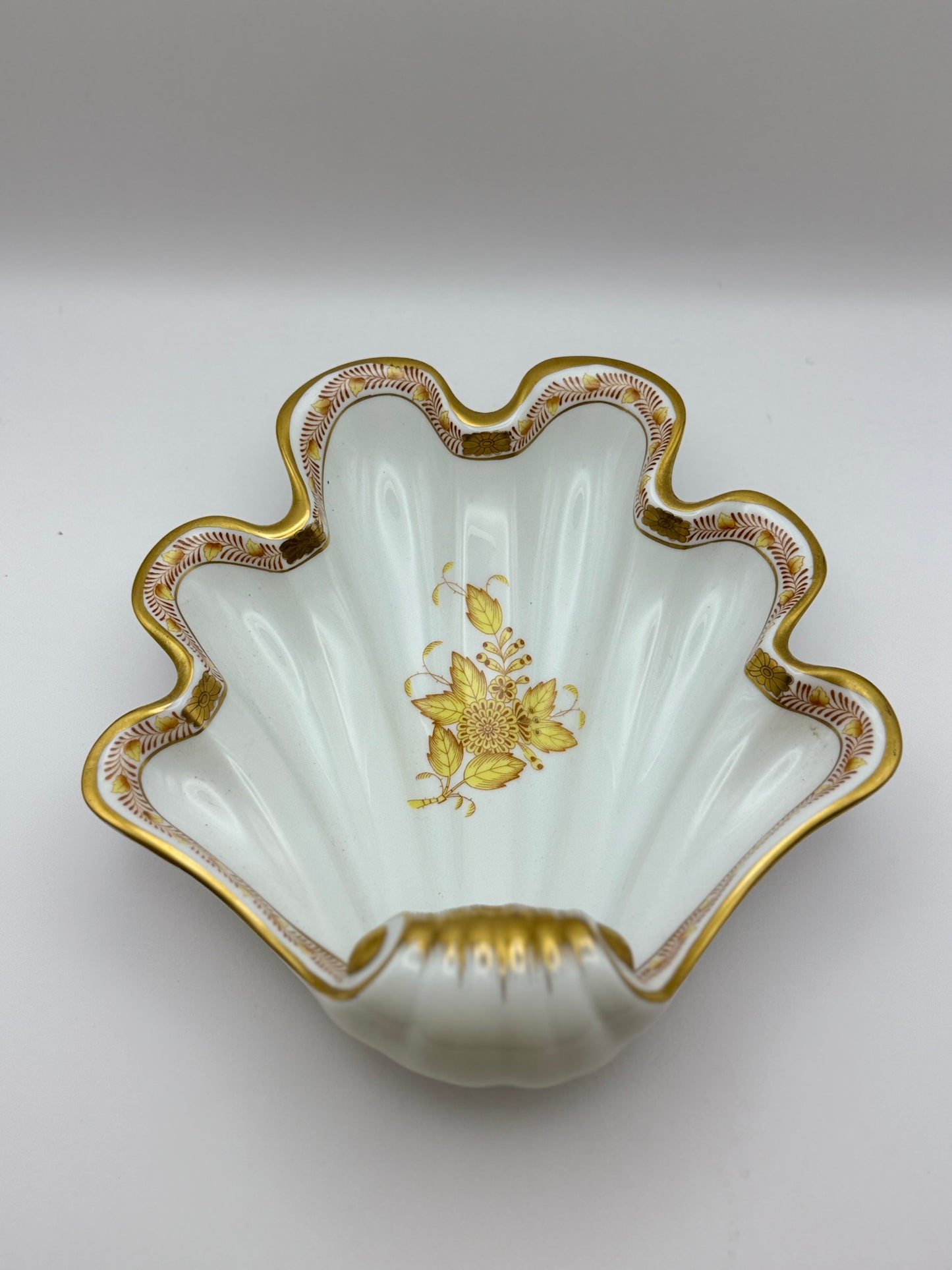 Chinese Bouquet Yellow Large Shell Dish