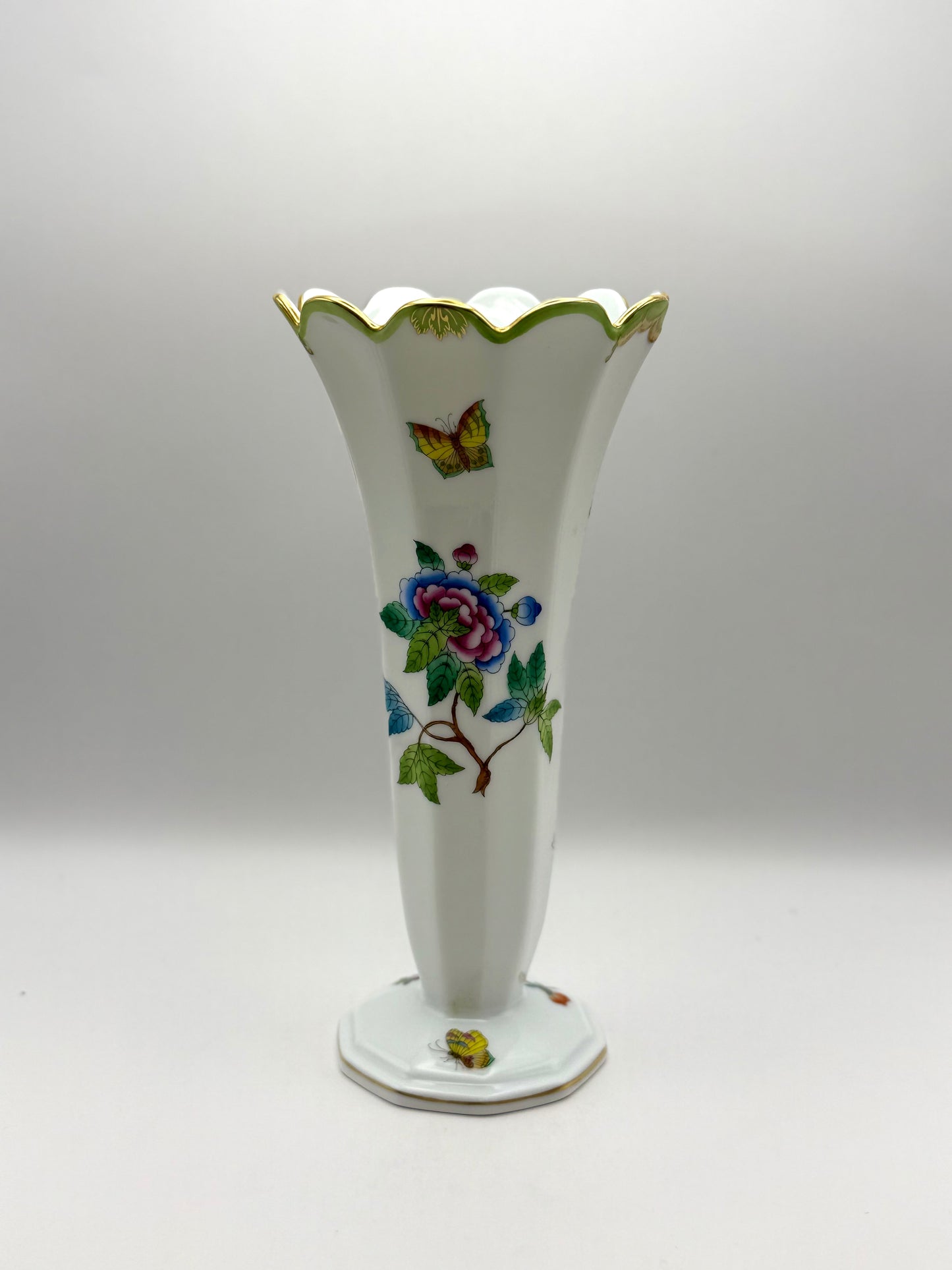 Trumpet Vase Queen Victoria