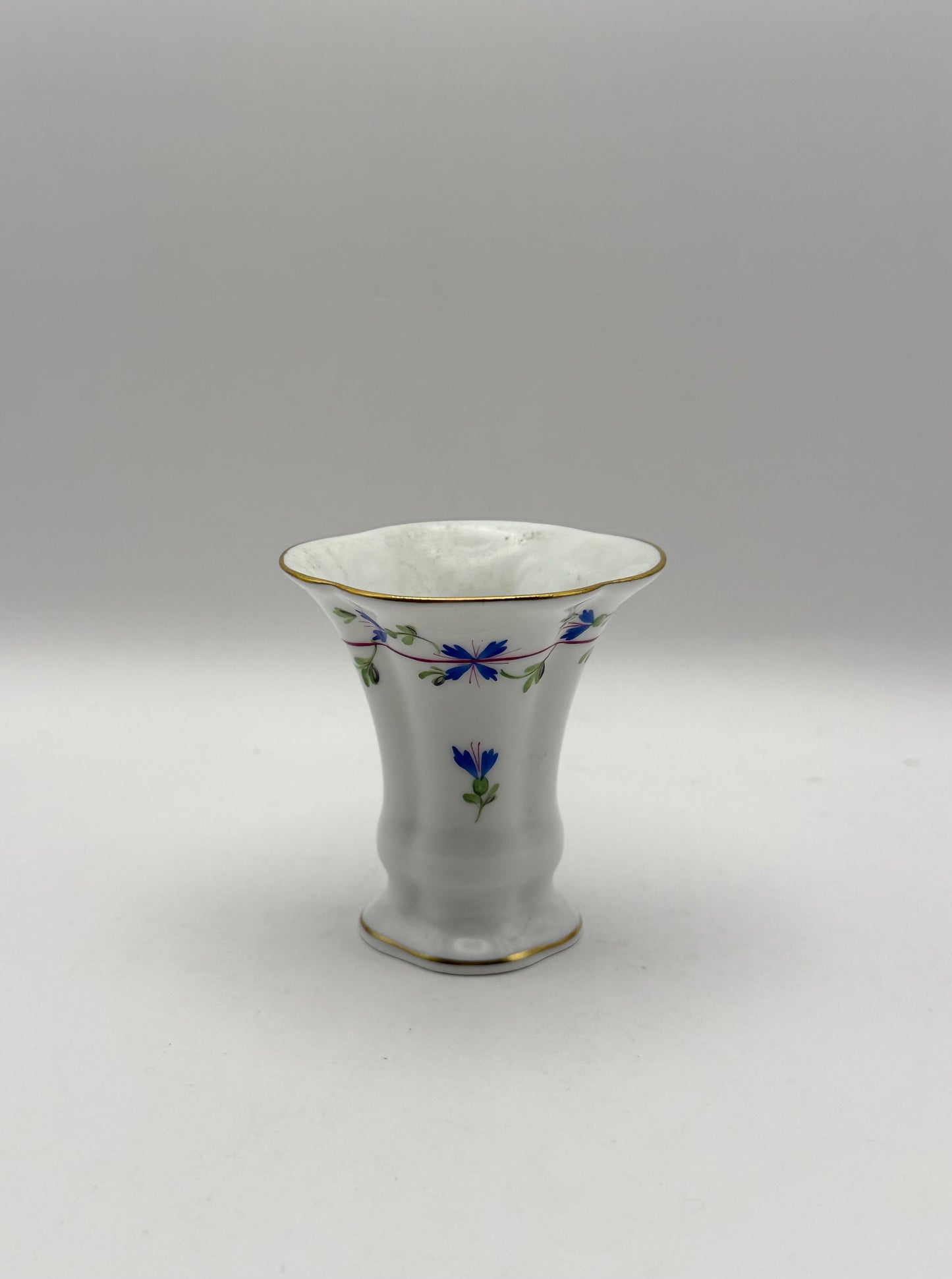 Miniature Vase Scallop Blue Garland