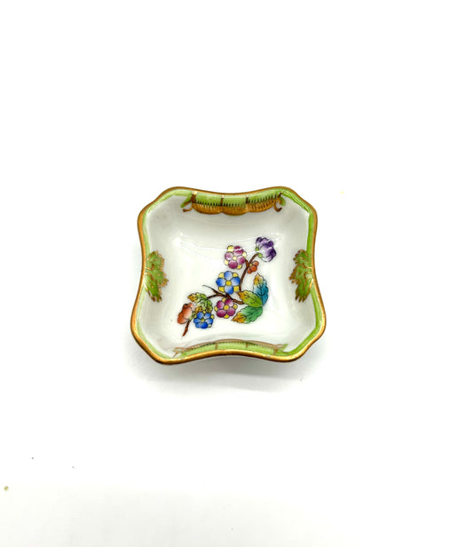 Queen Victoria Square Miniature Dish