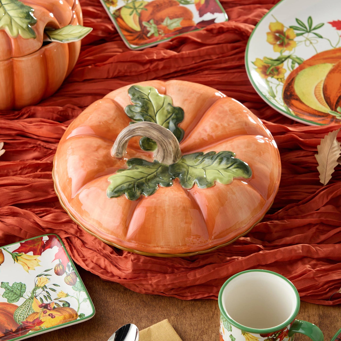 Harvest Fields 3-D Pumpkin Covered Pie Carrier